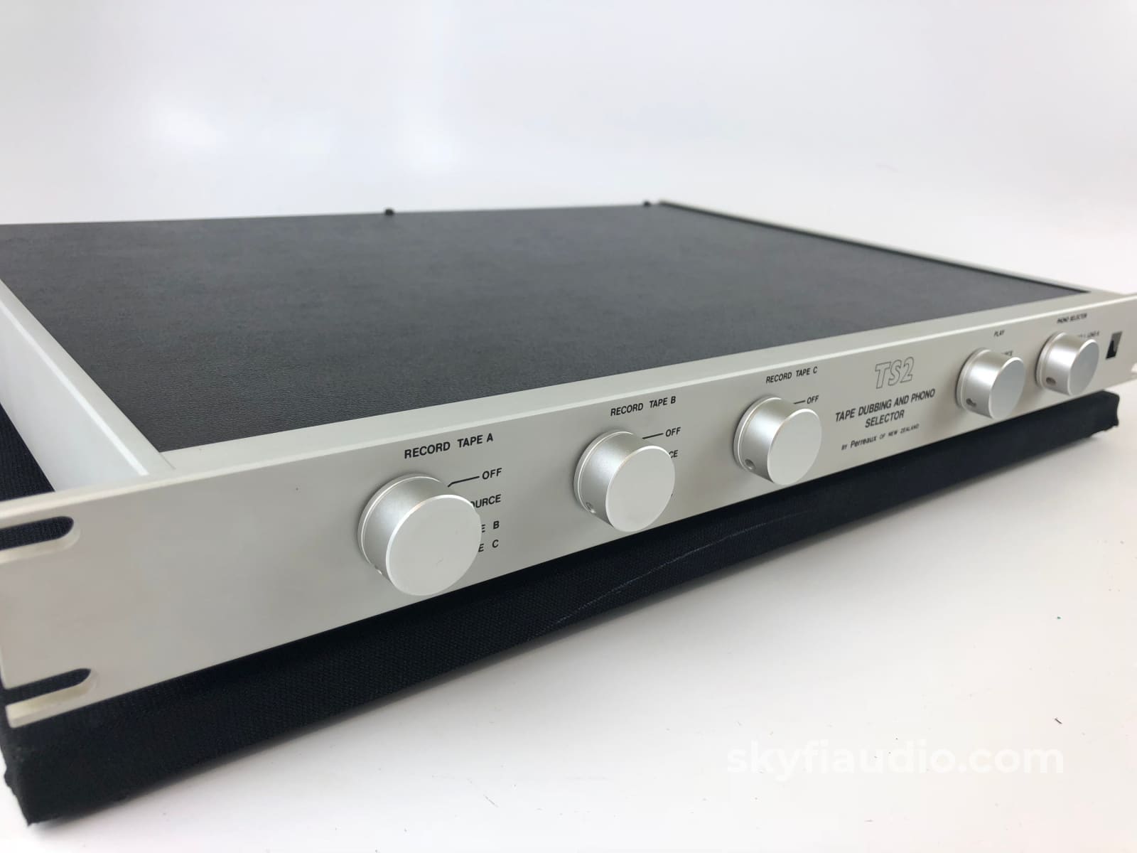 Perreaux Ts2 Tape Dubbing And Phono Selector Preamplifier