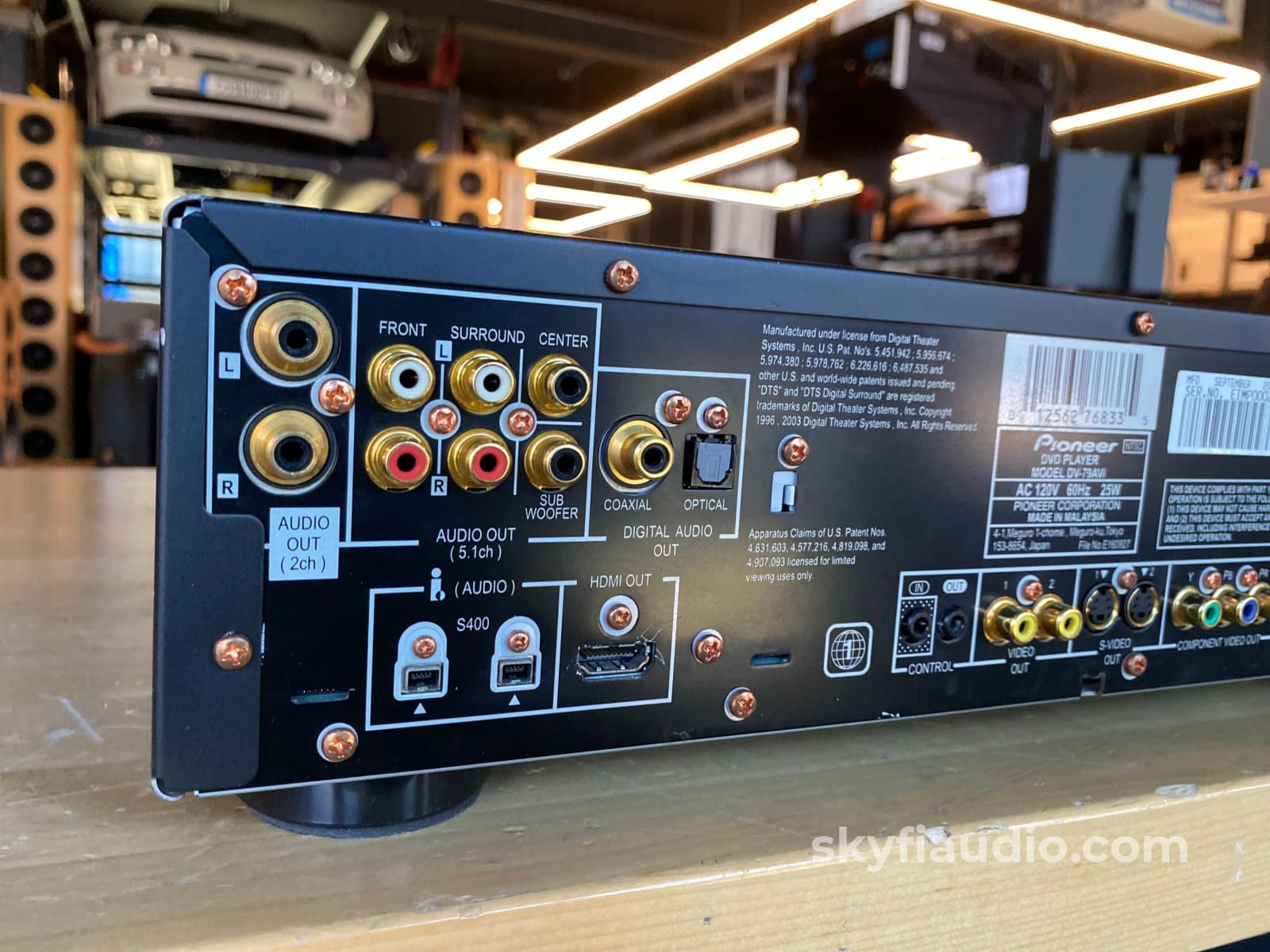 Pioneer DV–79AVi Multi-Format SACD/CD/DVD Audio Player