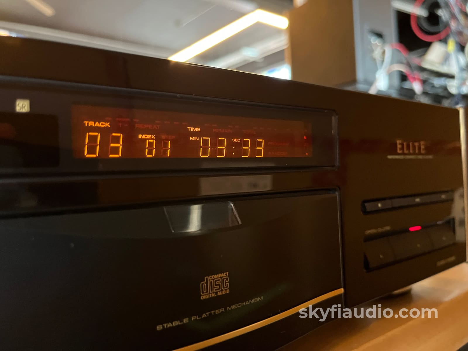 Pioneer Elite PD-65 CD Player - W/ Stable Platter Mechanism CD + Digital