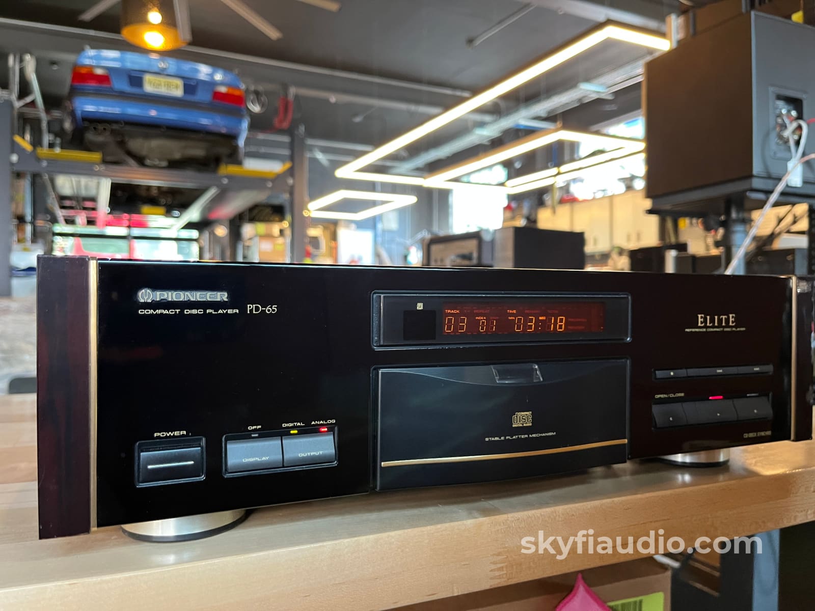 Pioneer Elite PD-65 CD Player - W/ Stable Platter Mechanism CD + Digital