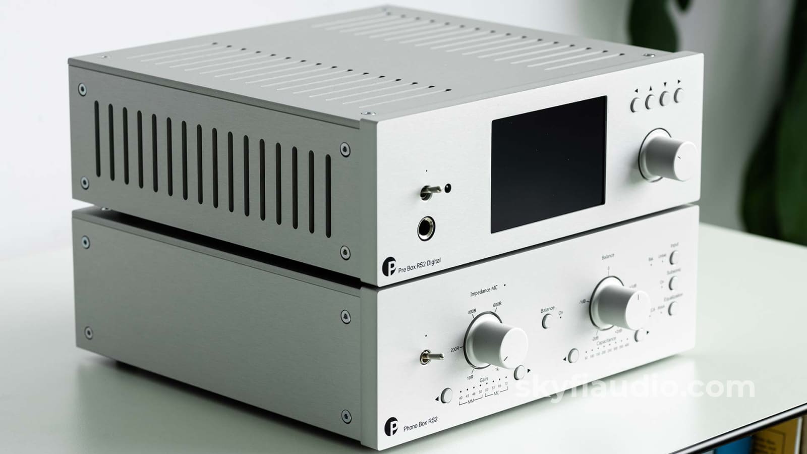 Pro-Ject Phono Box RS2 Phono Preamp - NEW Preamplifier