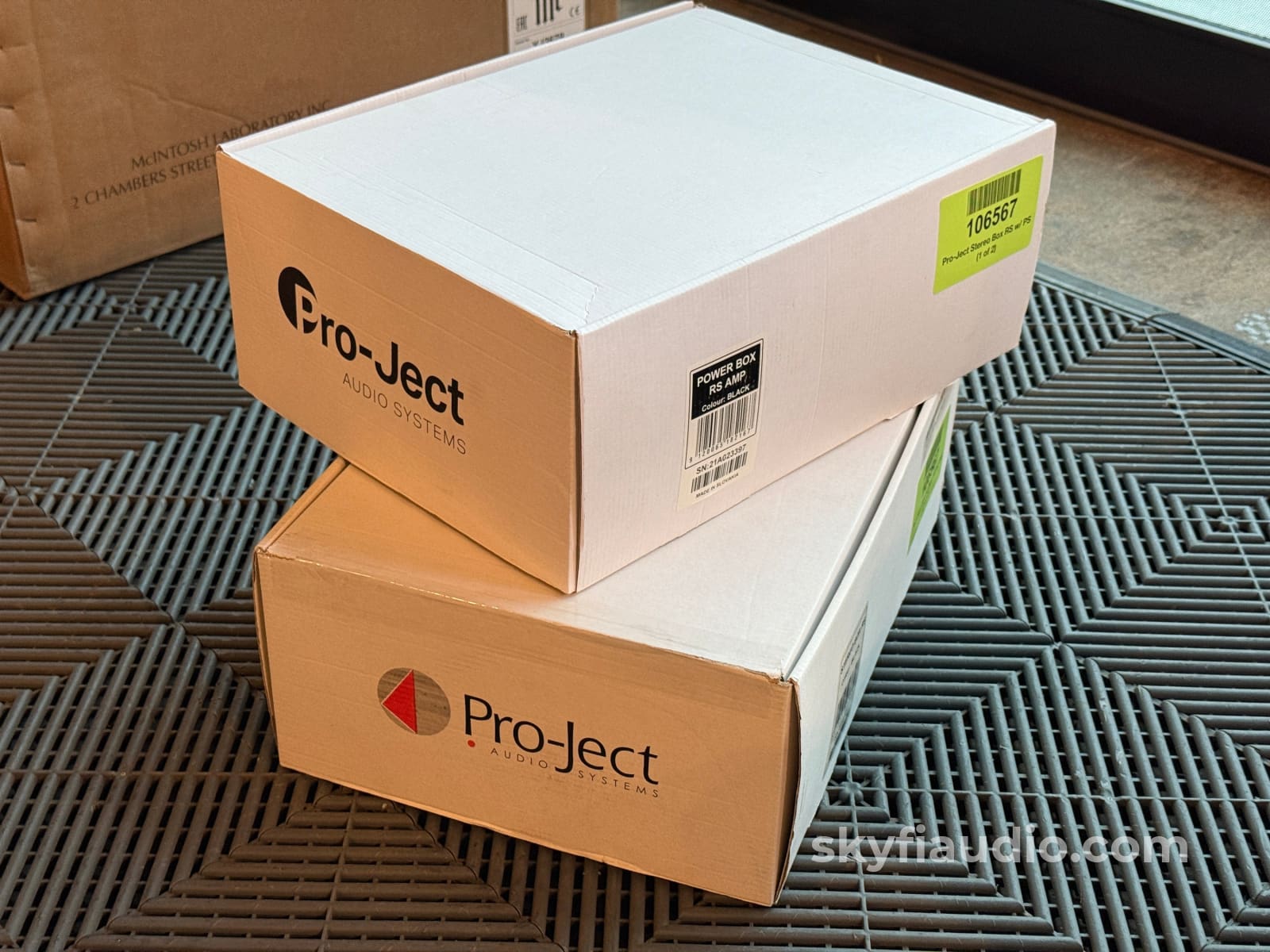 Pro-ject Stereo Box RS Integrated amplifier w/ Power box RS Linear Power Supply Integrated Amplifier