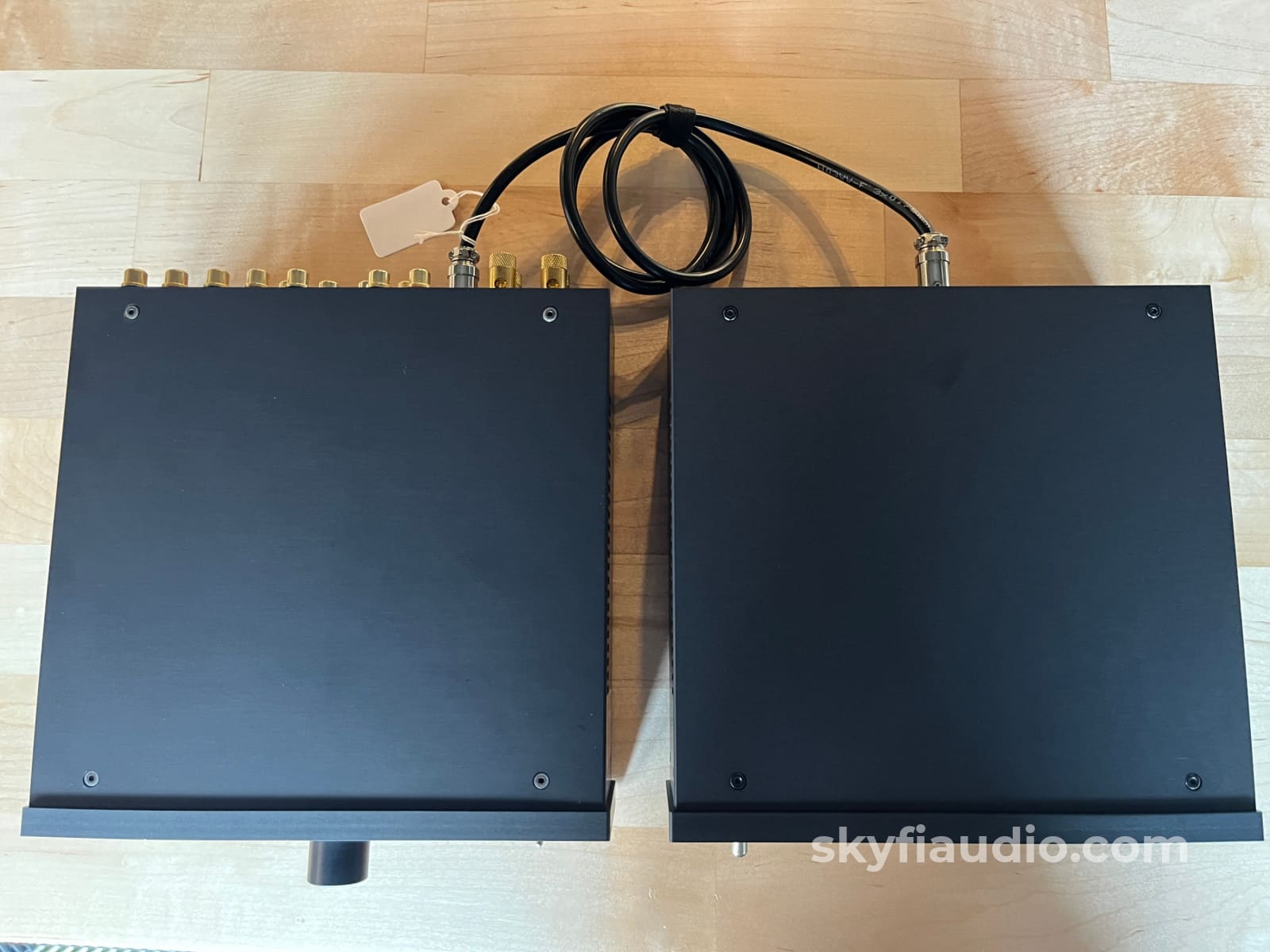 Pro-ject Stereo Box RS Integrated amplifier w/ Power box RS Linear Power Supply Integrated Amplifier