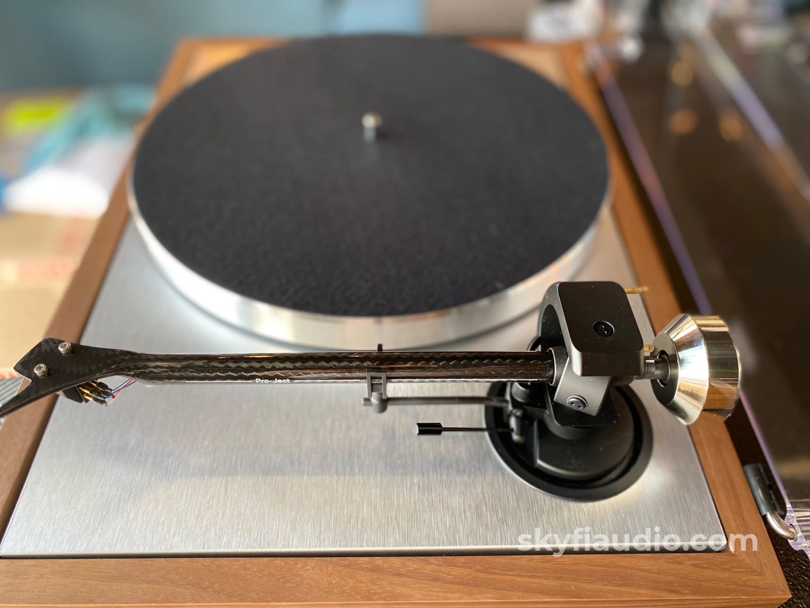 Pro-Ject The Classic Evo Turntable W/Sumiko Amethyst - New