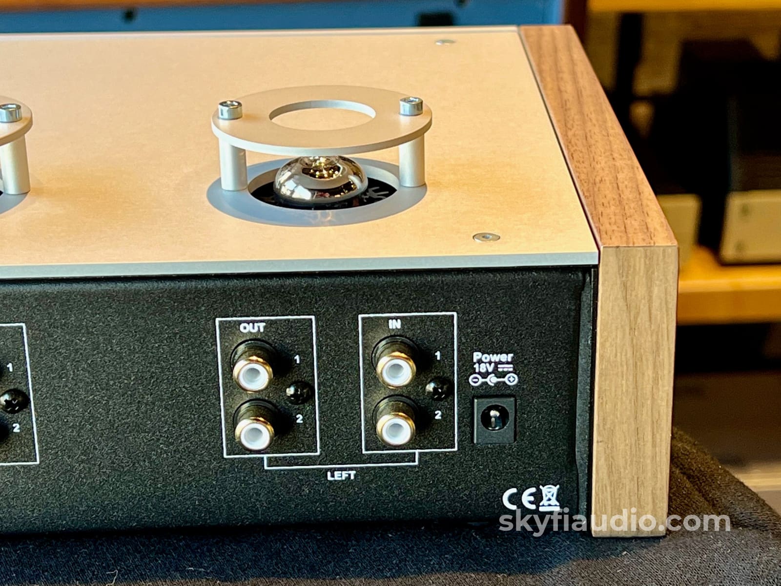 Pro-Ject Tube Box Ds2 Phono Preamp All Tube Silver And Walnut Finish Preamplifier