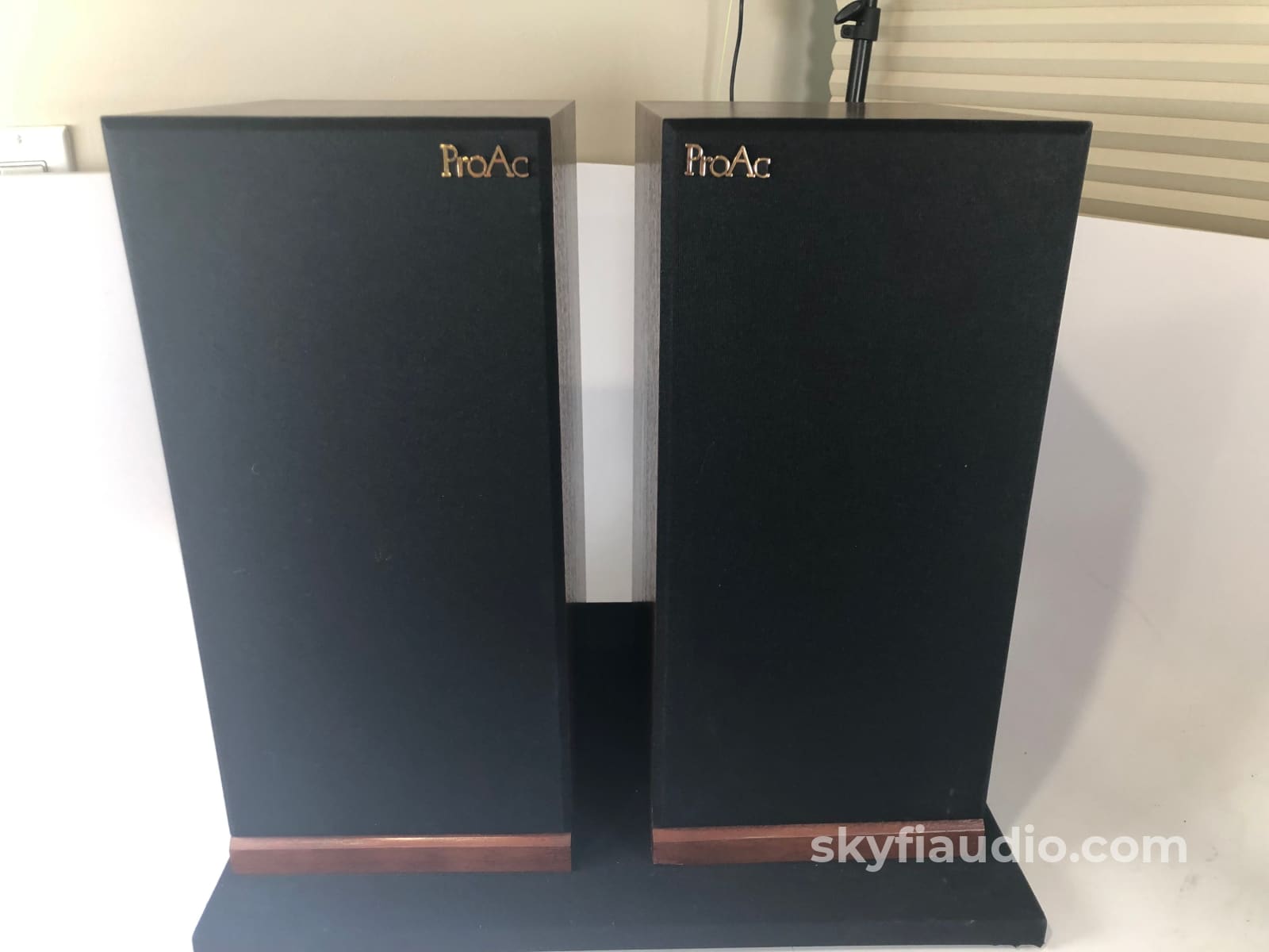 Proac Response D Two - Bookshelf Or Stand Mounted Speakers