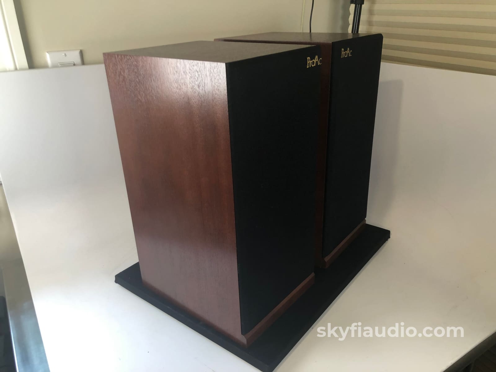 Proac Response D Two - Bookshelf Or Stand Mounted Speakers