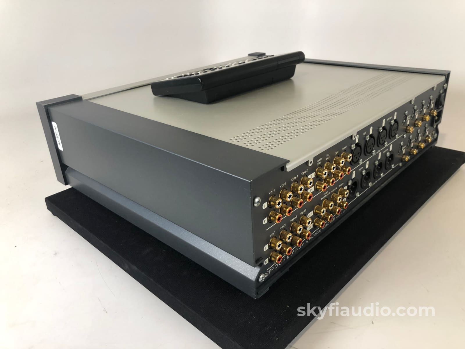 Proceed By Mark Levinson Pav Theater Processor / Stereo Preamp Preamplifier