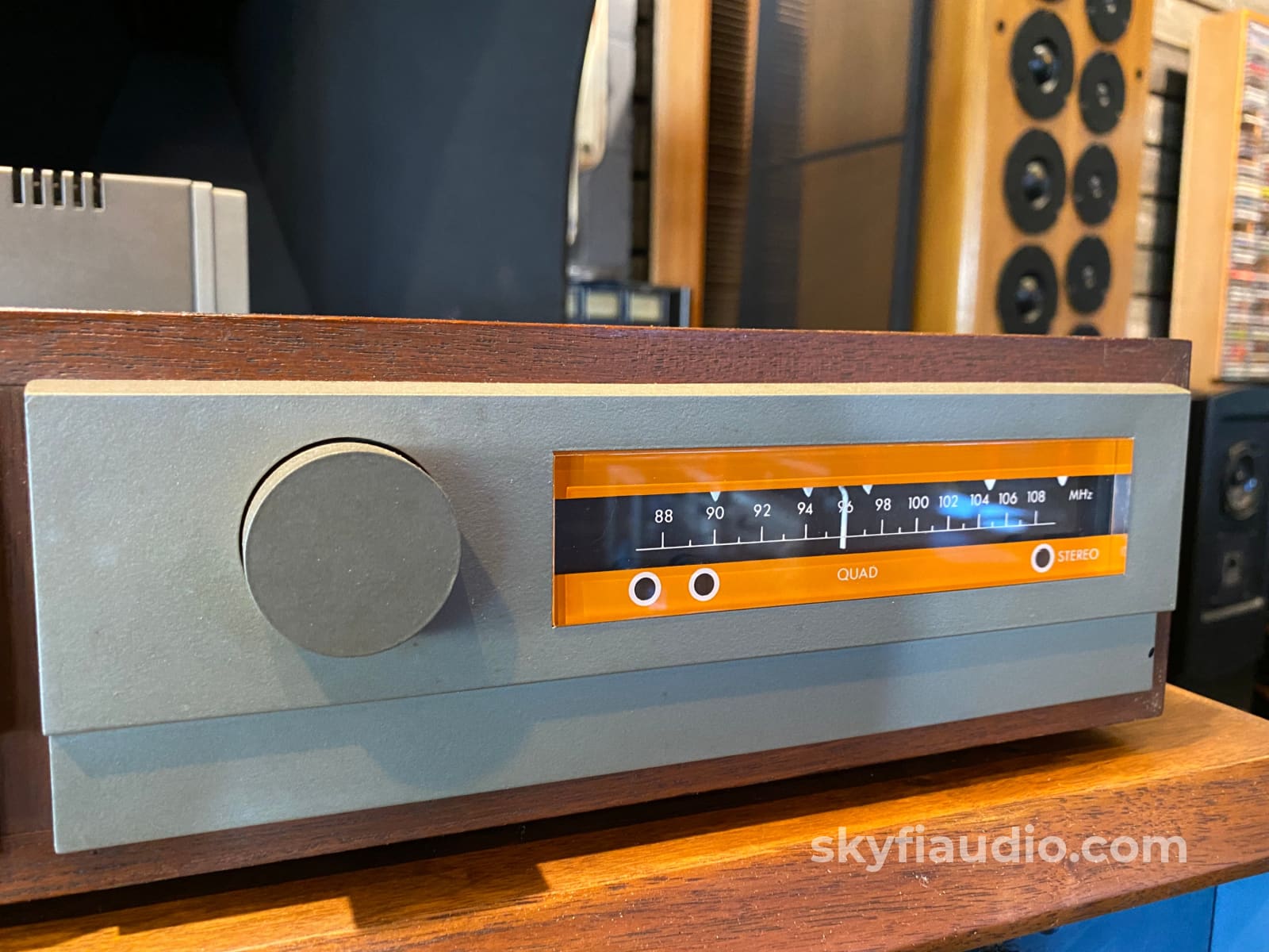 Quad Vintage And Complete Stereo System In Rare Wood Cabinets Preamplifier