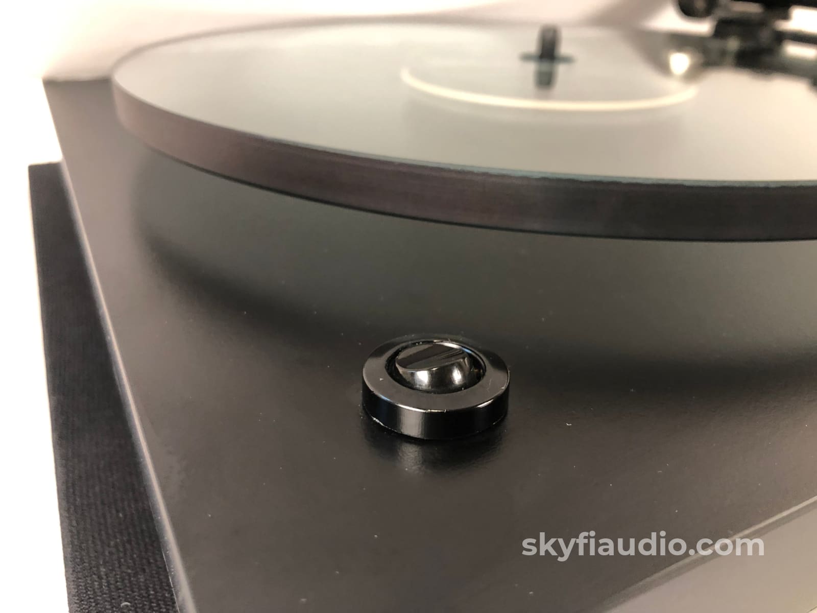 Rega Planar 3 (P3) Iconic Turntable With New Sumiko Cartridge