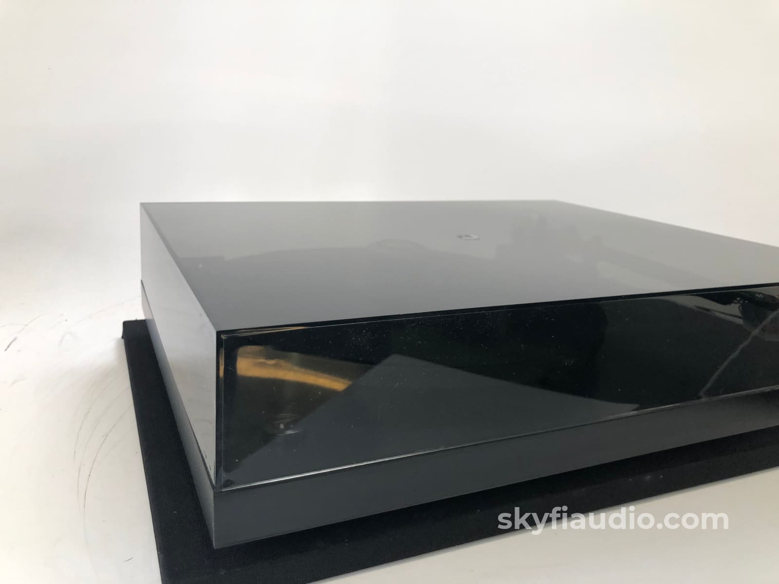 Rega Planar 3 (P3) Iconic Turntable With New Sumiko Cartridge