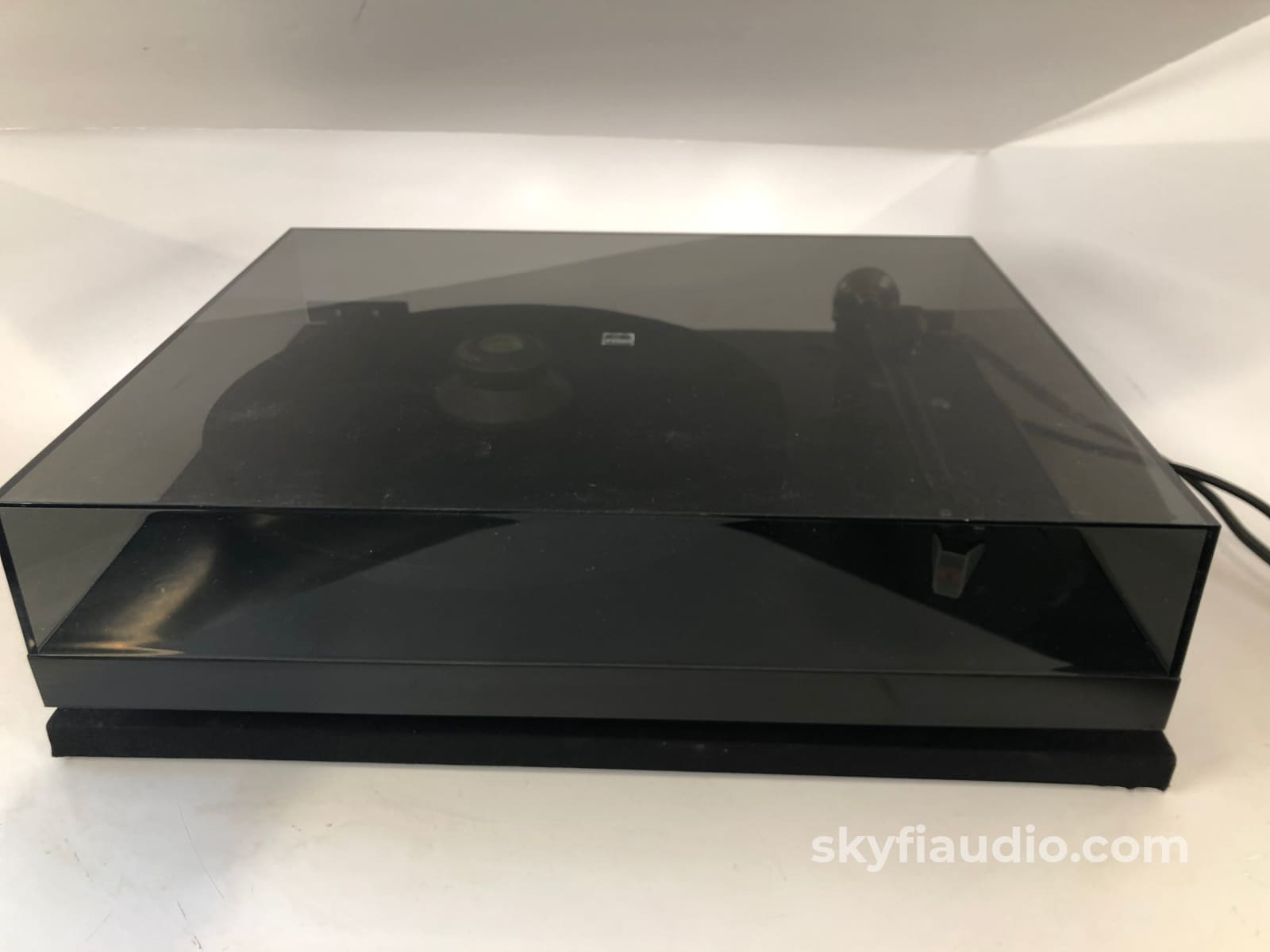 Rega Planar 3 (P3) Iconic Turntable With New Sumiko Cartridge