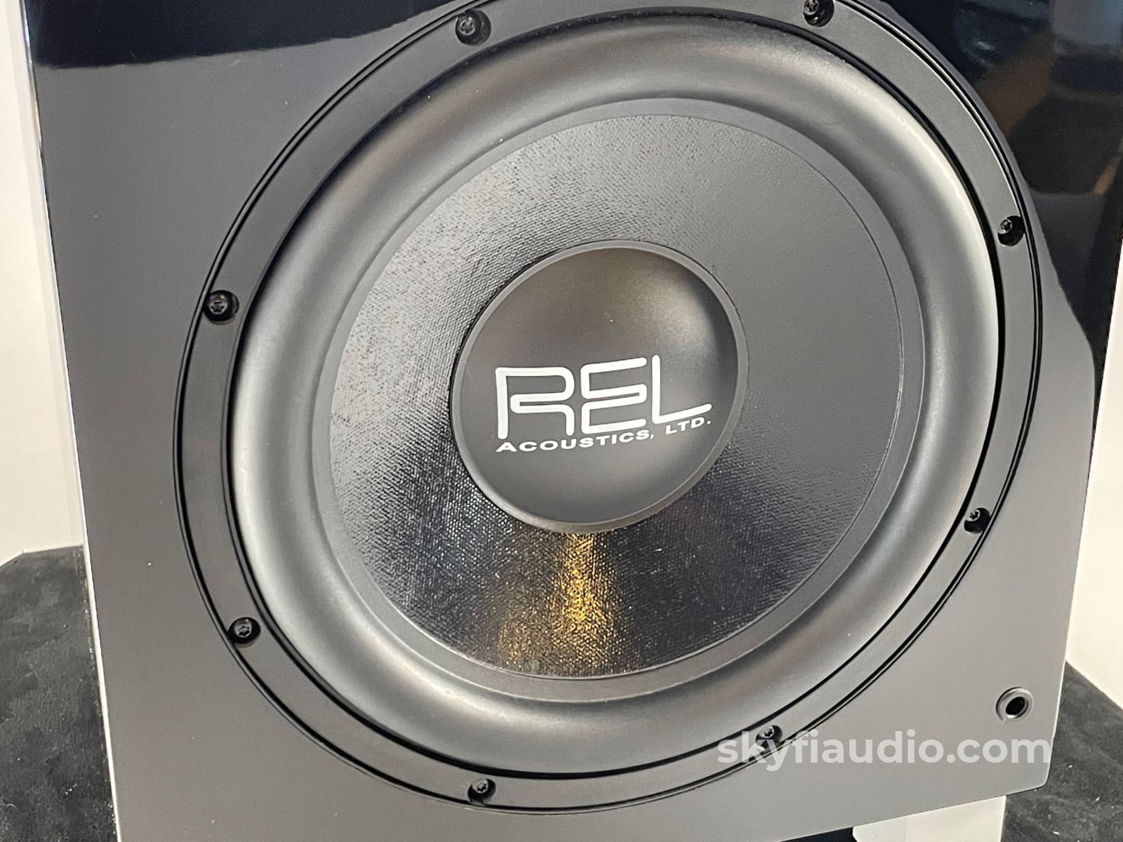 Rel Acoustics T7i Subwoofer Attivo 200W – Nero, Suono Profondo Per Home Theater