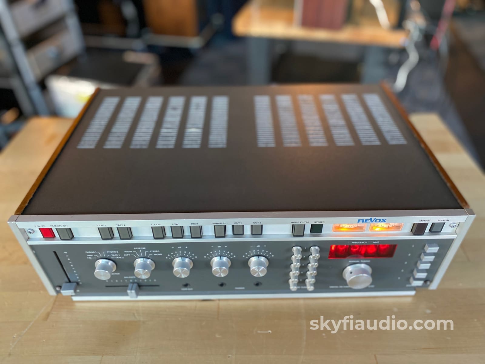 Revox A720 Preamplifier Tuner With Gorgeous Nixie Tube Display