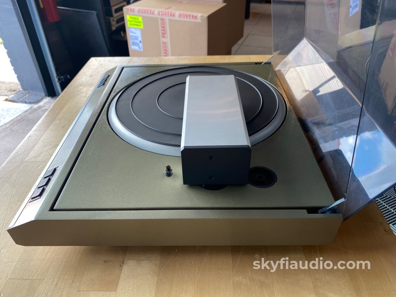 Revox B795 Tangential Tracking Semi-Automatic Turntable
