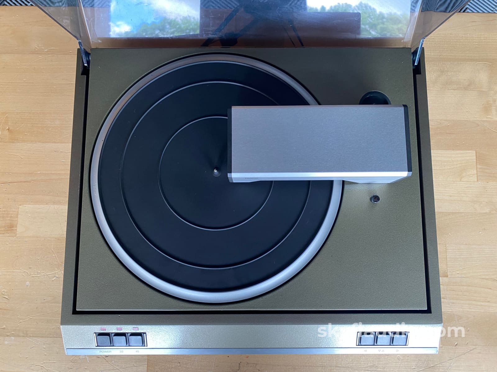 Revox B795 Tangential Tracking Semi-Automatic Turntable