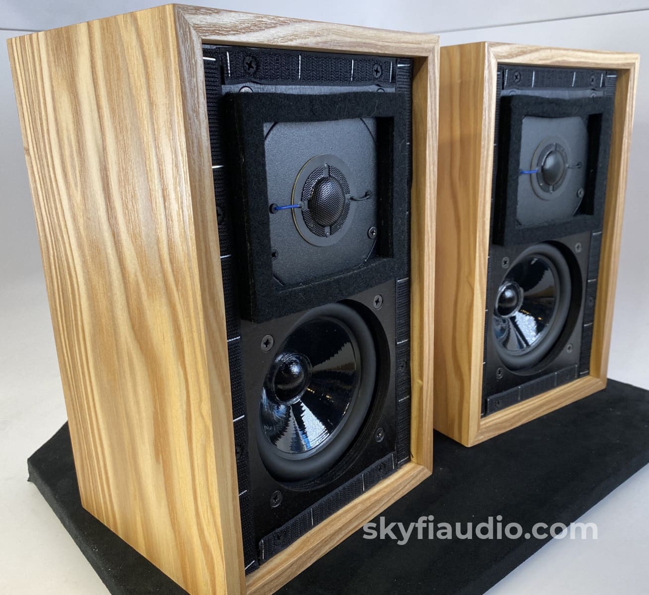 Rogers Ls3/5A Bbc Bookshelf Speakers - Mint Reissue Made In The Uk
