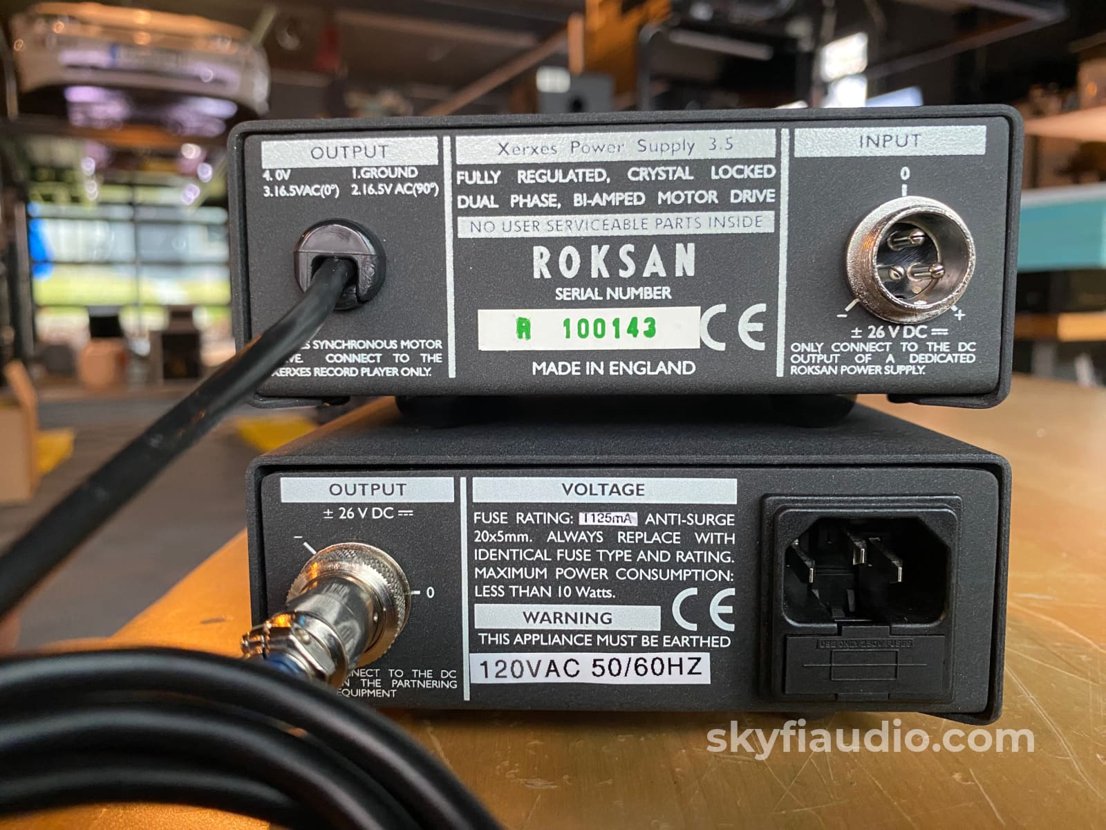 Roksan Xerxes Turntable Package With Power Stand And New Sumiko