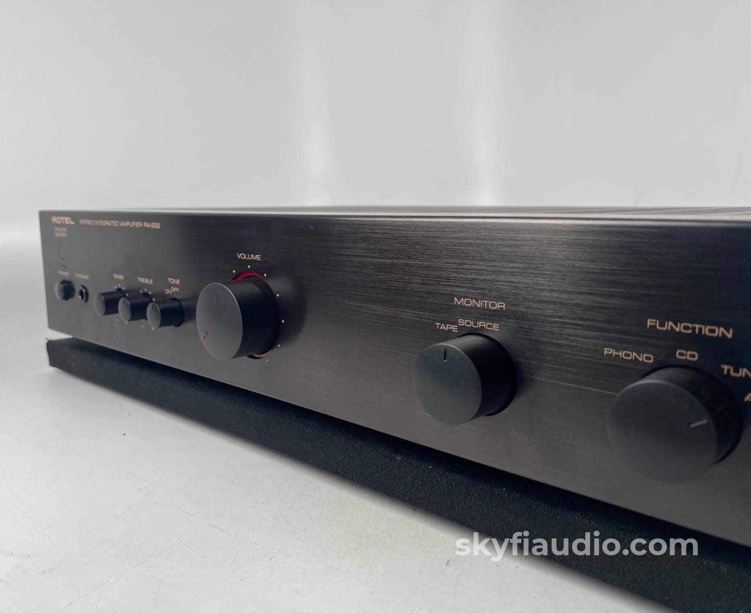 Rotel Ra-932 Integrated Amplifier With Phono
