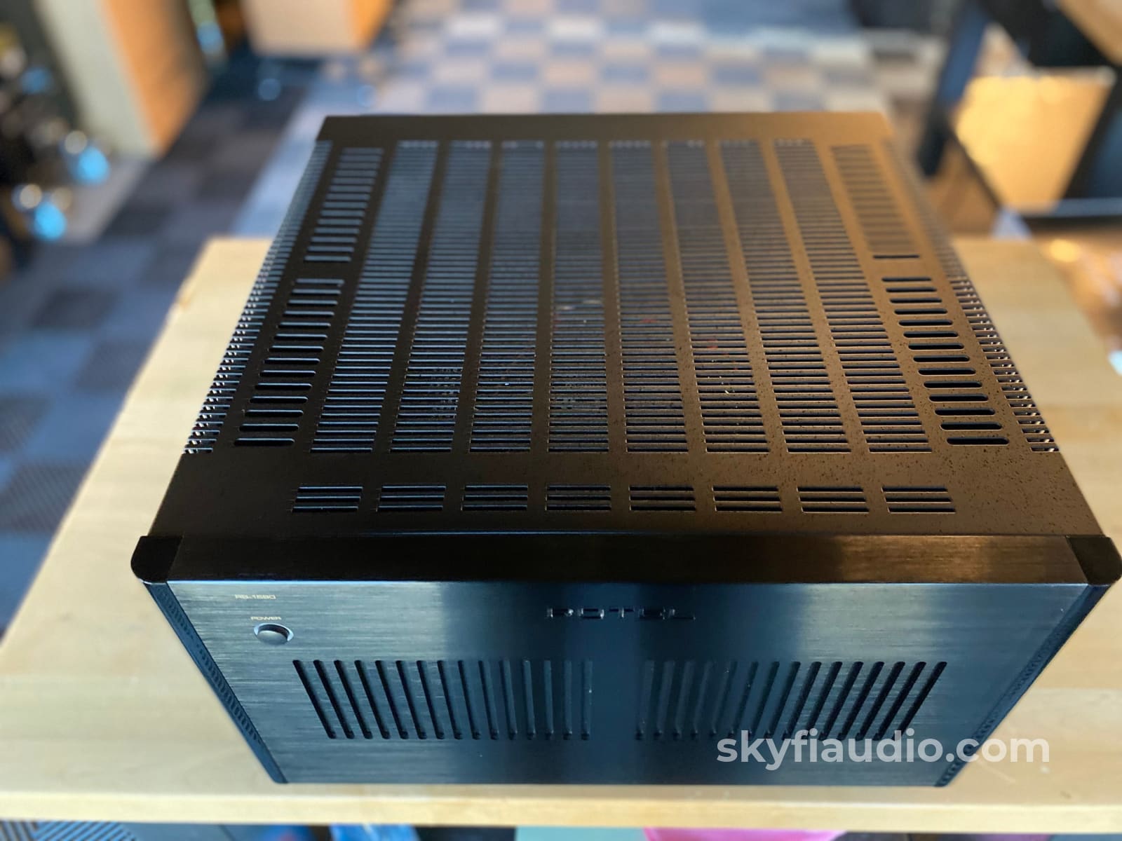 Rotel Rb-1590 Stereo Amplifier 2 X 350 Watts