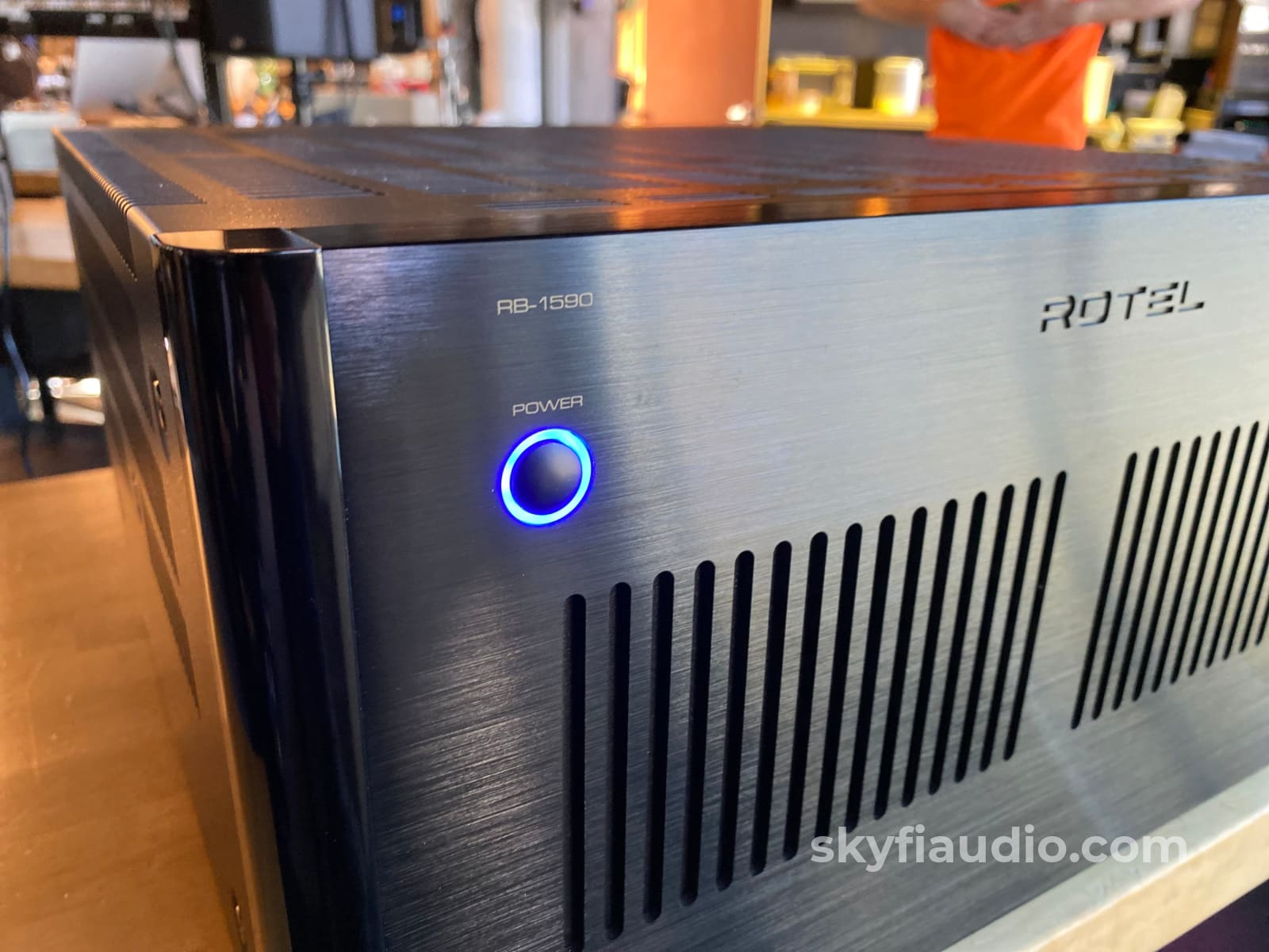 Rotel Rb-1590 Stereo Amplifier 2 X 350 Watts