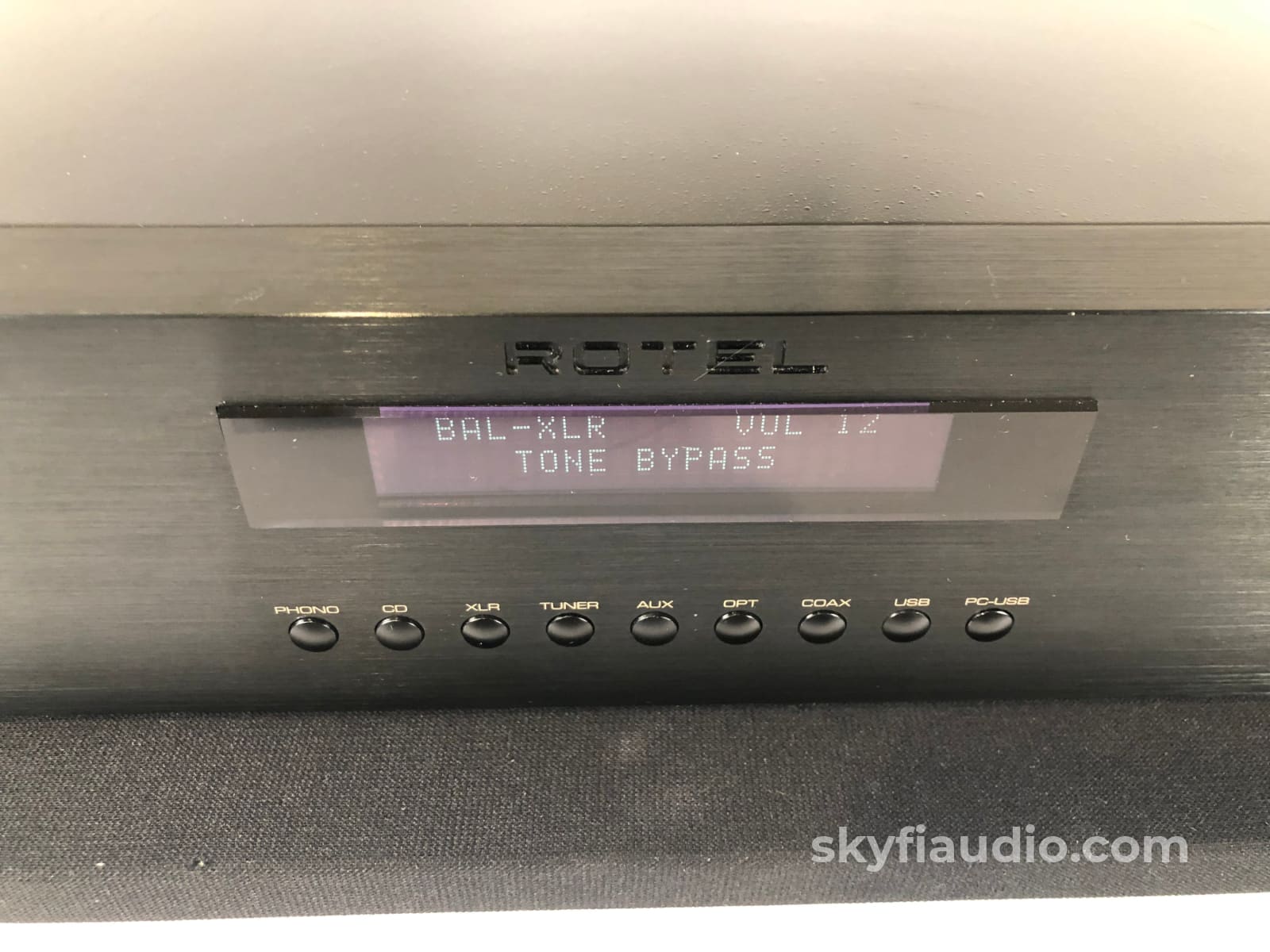 Rotel Rc-1570 Preamp/Dac With Phono Input Preamplifier
