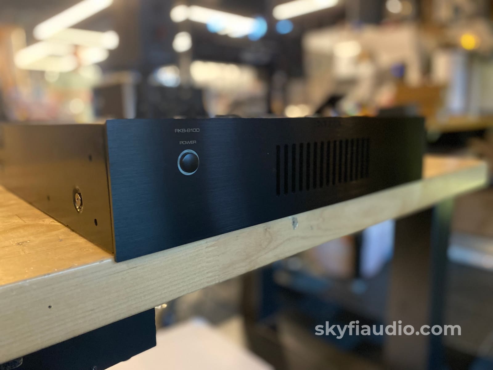 Rotel Rkb-8100 - 8X100 Channel Theater Or Multi Room Amplifier