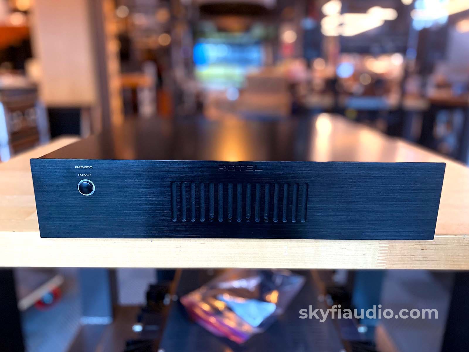 Rotel RKB-850 Amplifier, 8 x 50W