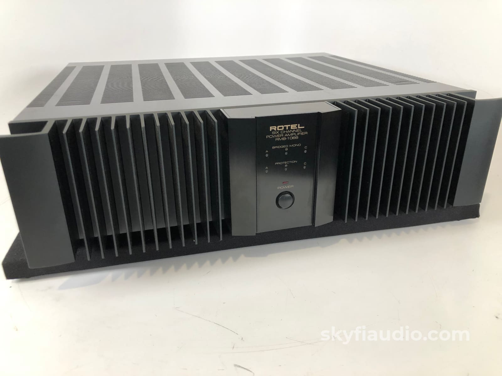 Rotel Rmb-1066 Six Channel Solid State Amplifier
