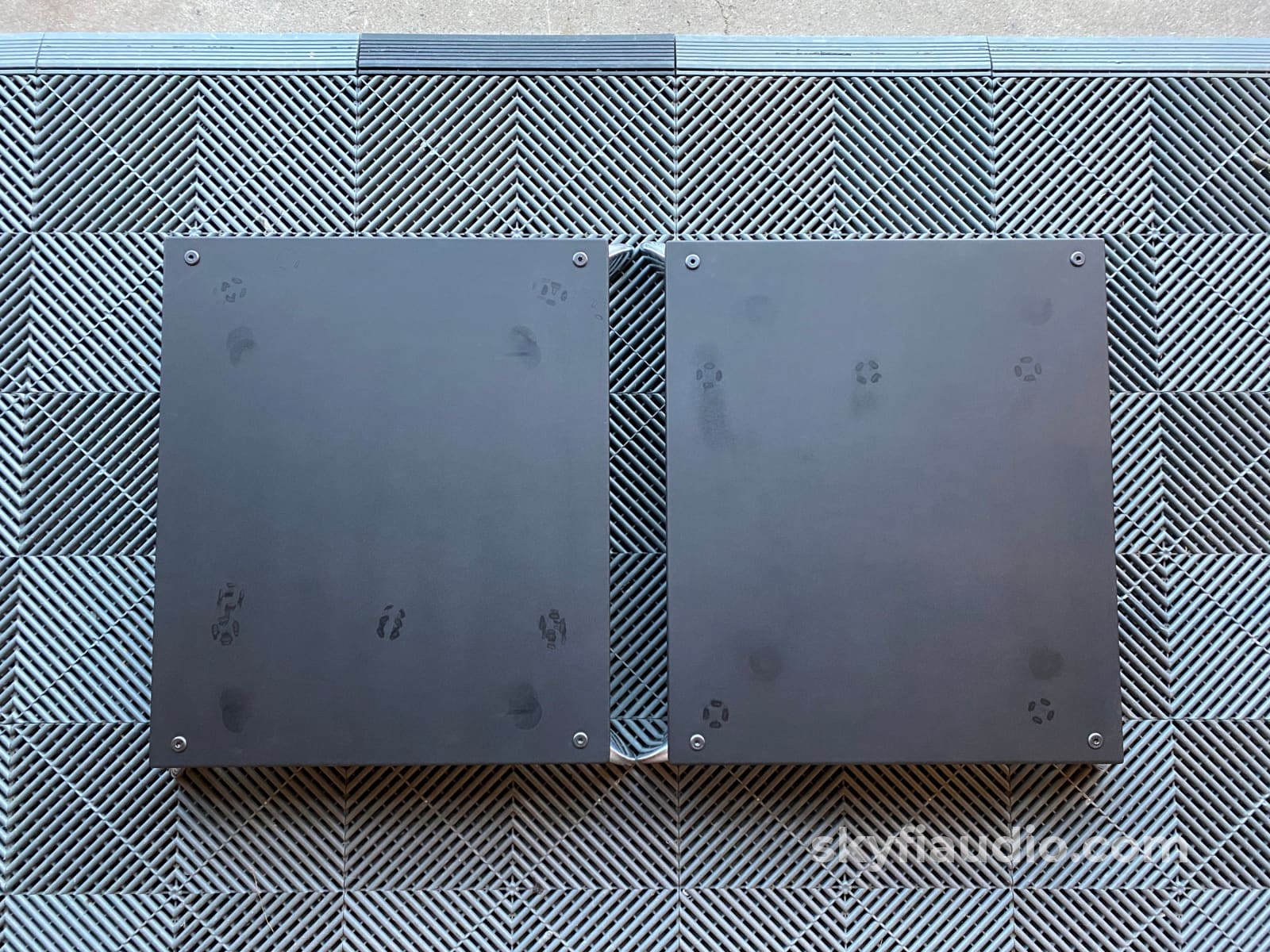 Salamander Designs Synergy Amplifier Stands (Pair) Great For Mcintosh Amplifiers! Accessory