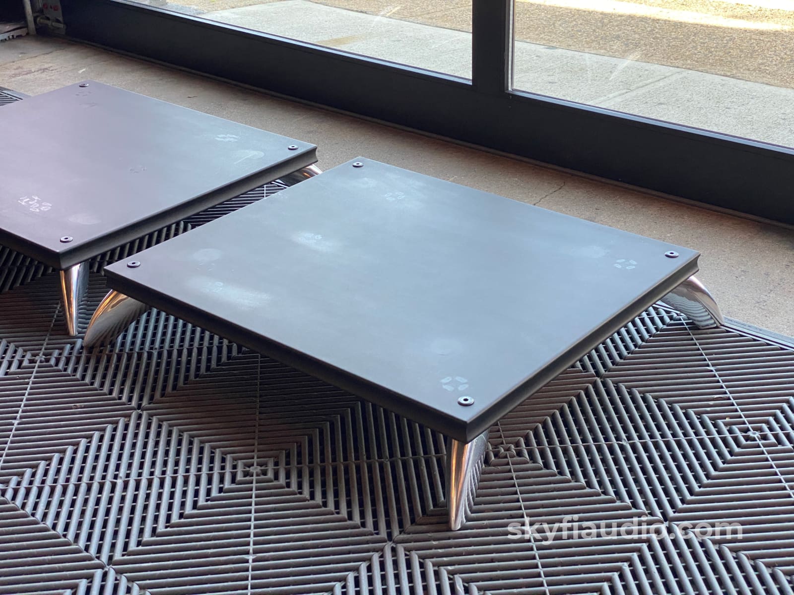 Salamander Designs Synergy Amplifier Stands (Pair) Great For Mcintosh Amplifiers! Accessory