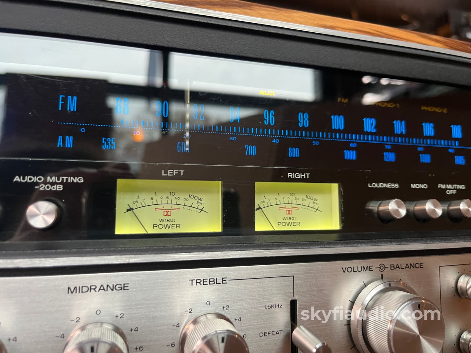 Sansui 9090DB Stereo Receiver w/Zebra Wood Cabinet