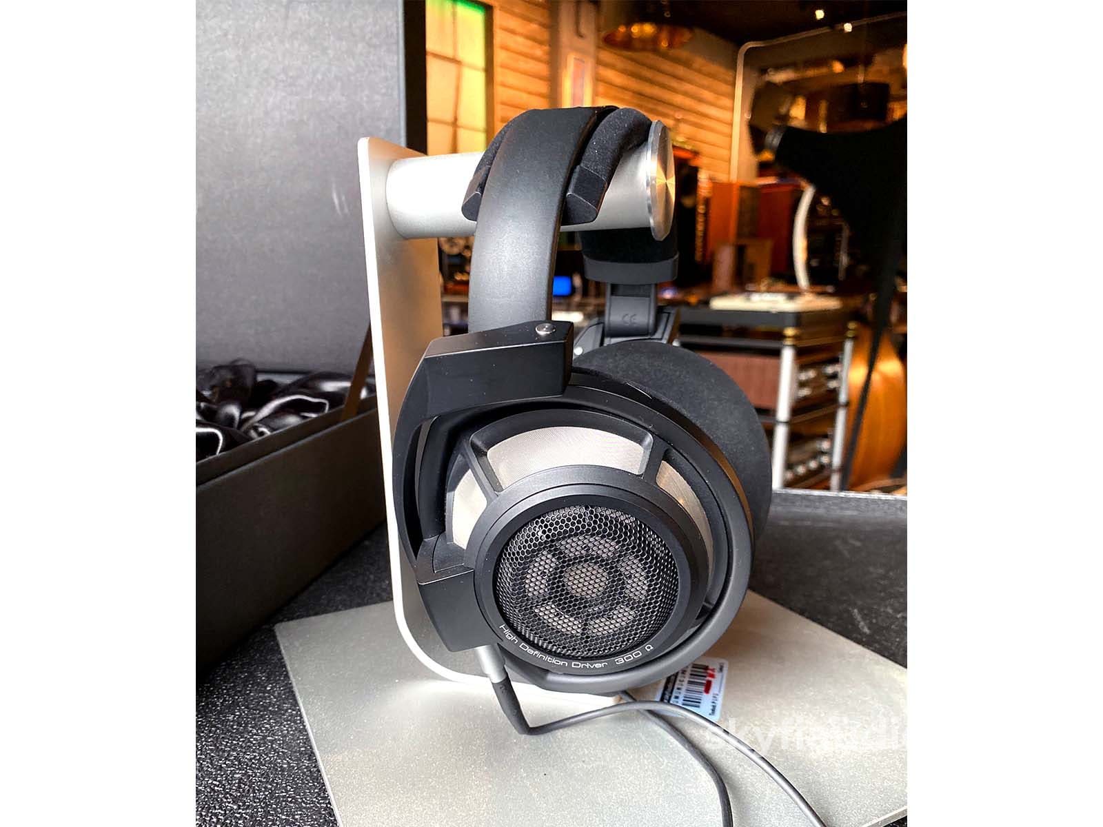 Sennheiser HD800 Dynamic Reference Headphones - Super Clean