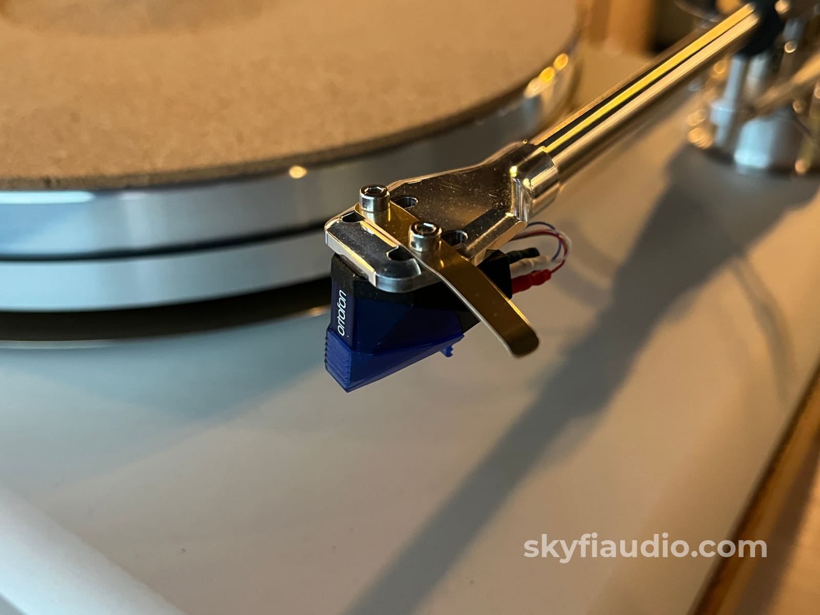 Shinola Runwell Turntable w/Ortofon 2M Blue Cartridge - Gorgeous White
