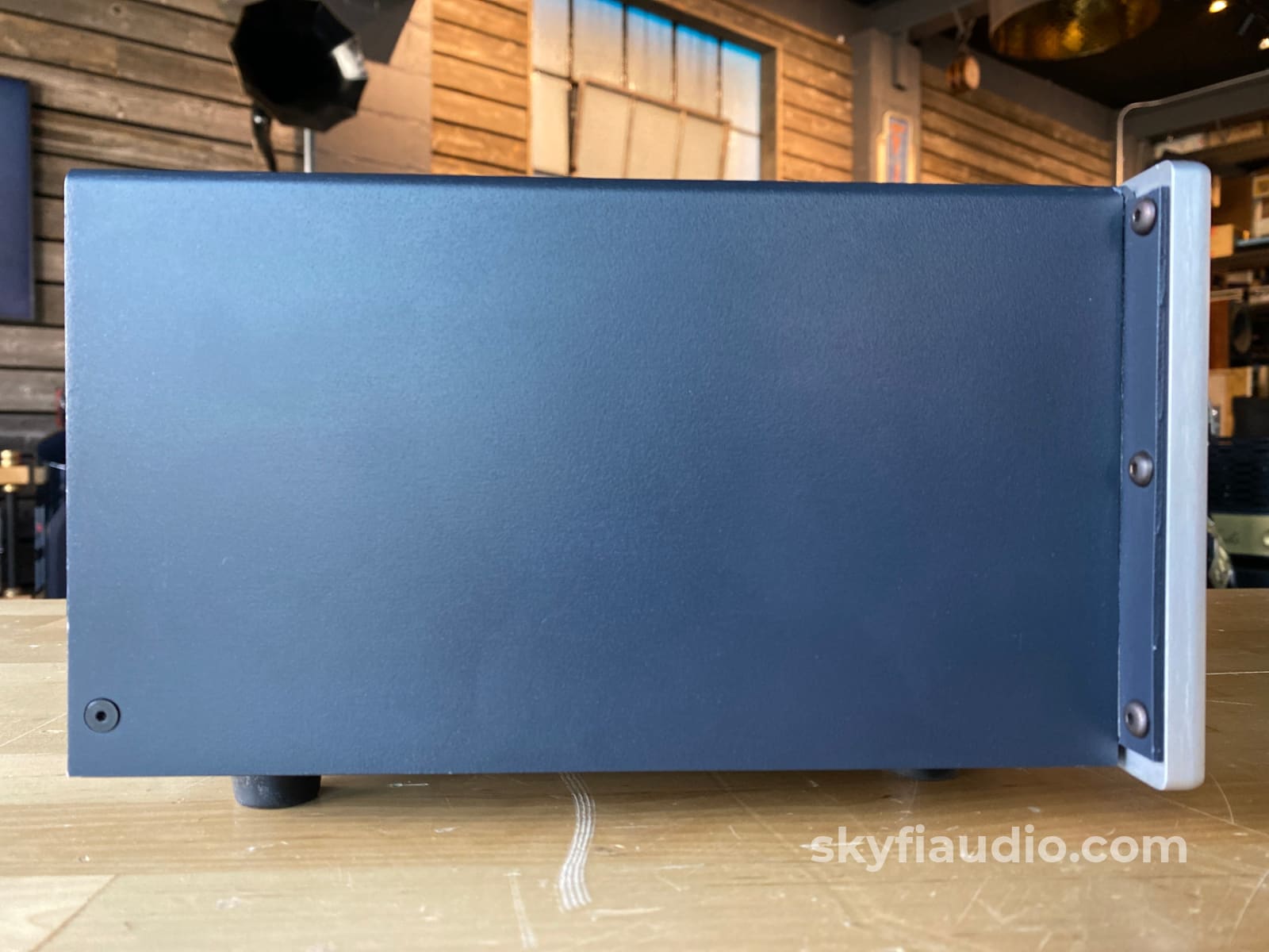 Shunyata Hydra V-Ray Power Conditioner