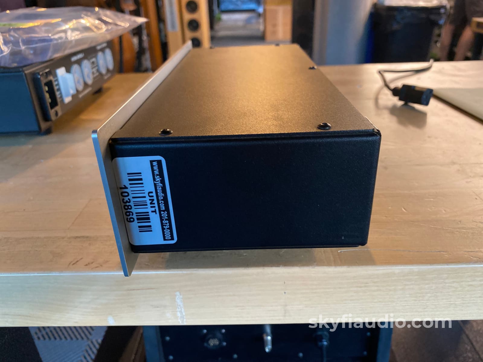 Shunyata Research Hydra Model-4 Power Conditioner W/ 6Ft Diamondback Cable