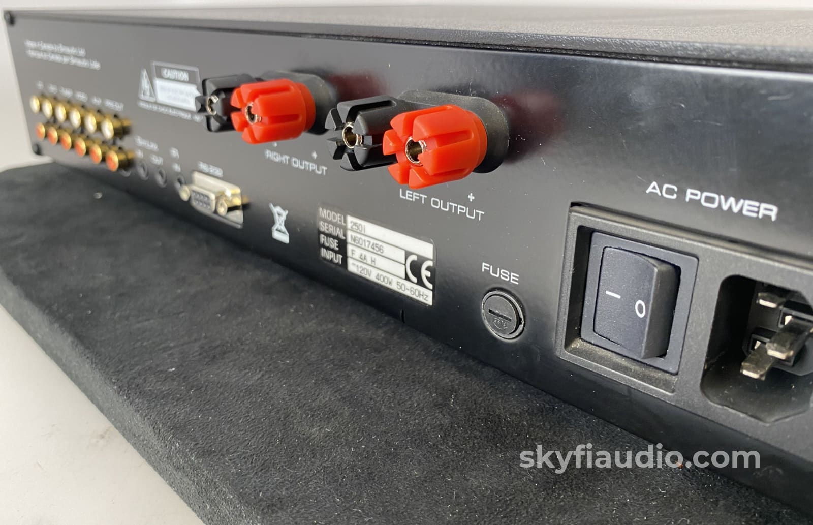 Simaudio MOON 250i Integrated Amplifier - Outstanding Value