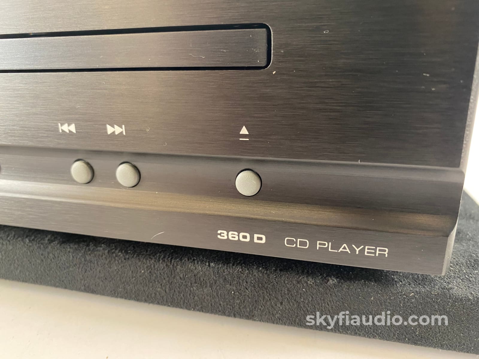 Simaudio Moon 360D - Upsampling 24-Bit/1.411Mhz Cd Player And Dac With Remote + Digital