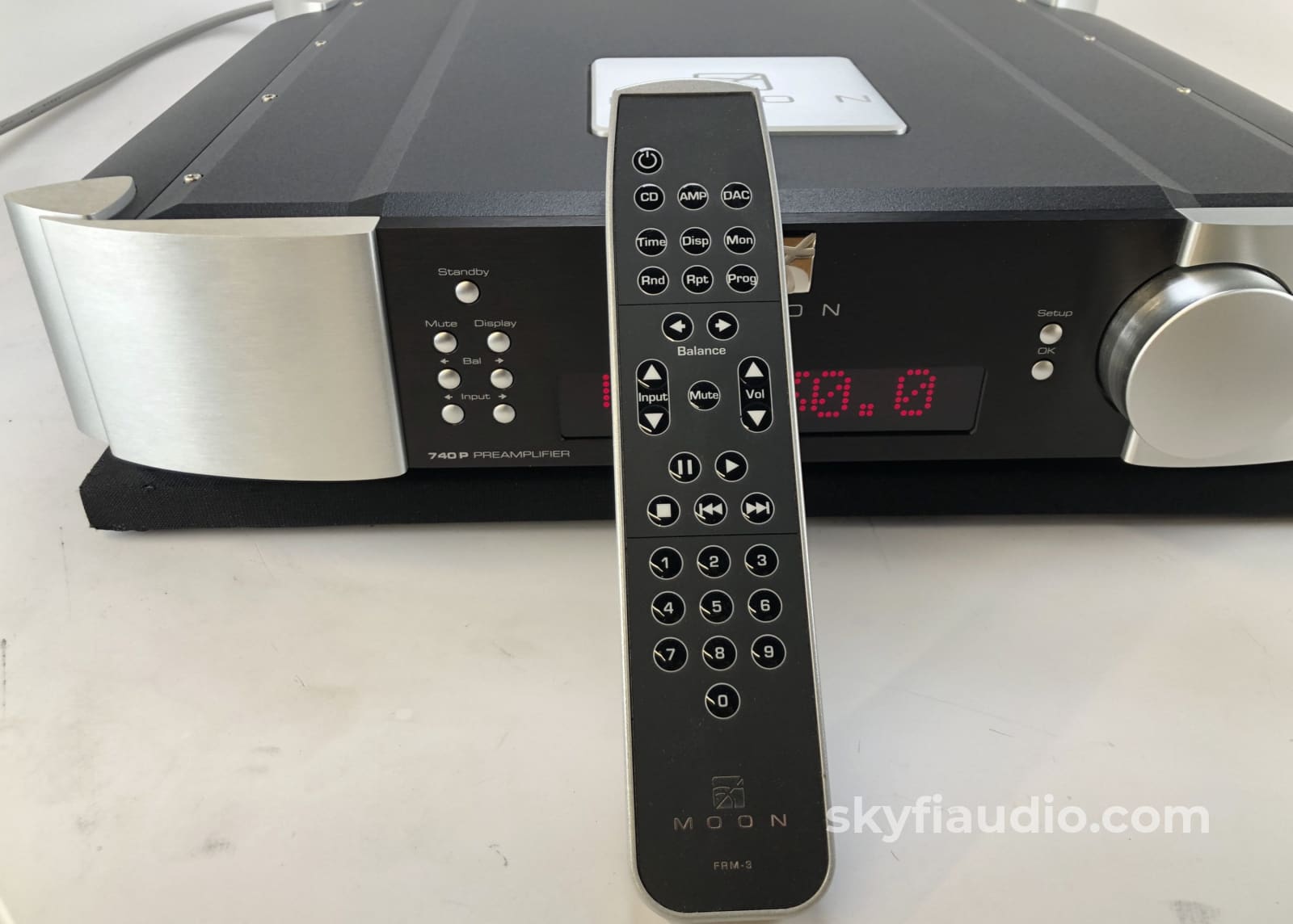 Simaudio Moon Evolution 740P Analog Preamplifier - Complete W/Remote Box And Manual