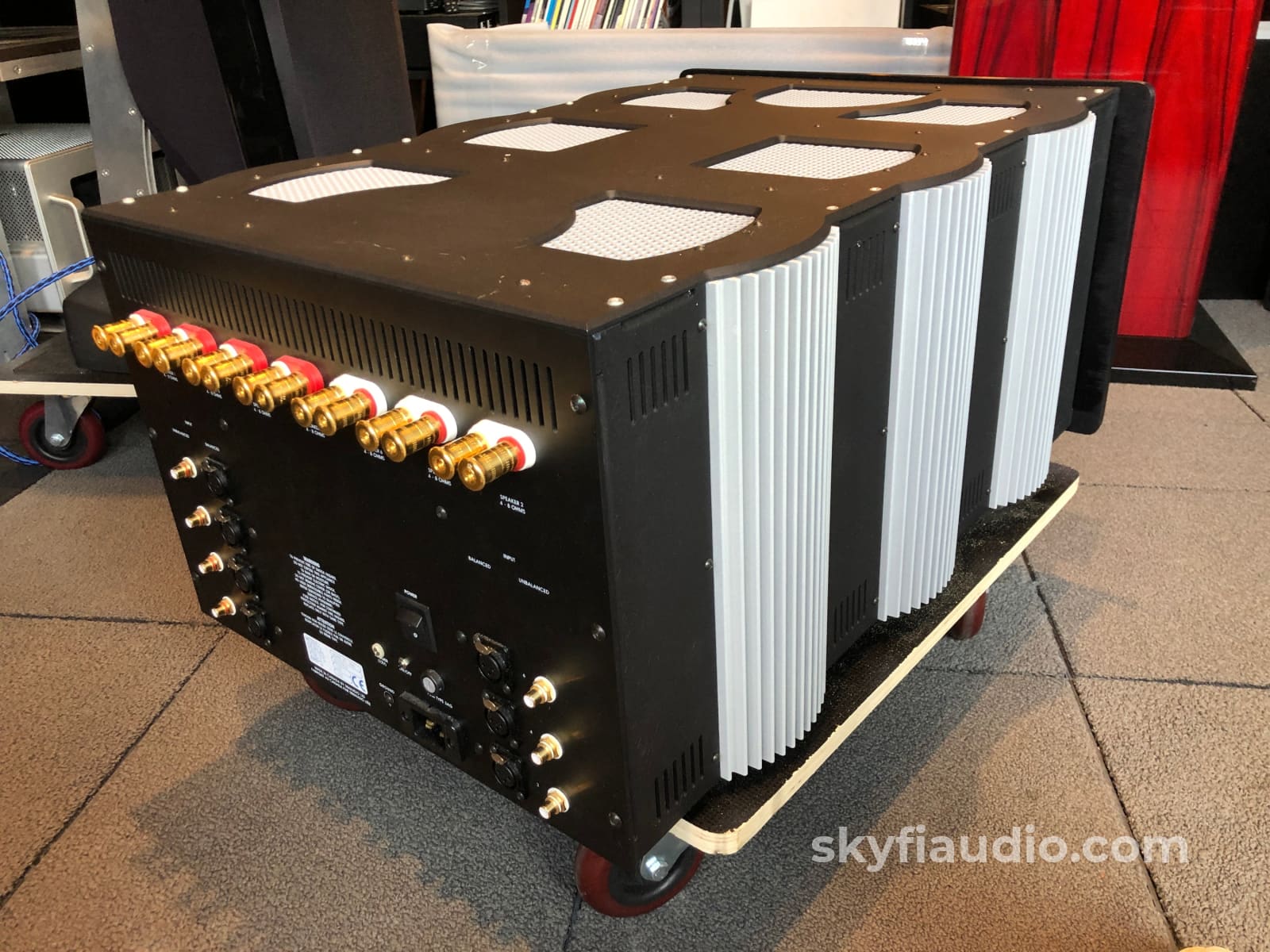 Simaudio Moon Titan Ht-200 Home Theater Amplifier Featuring 7 Monstrous Channels
