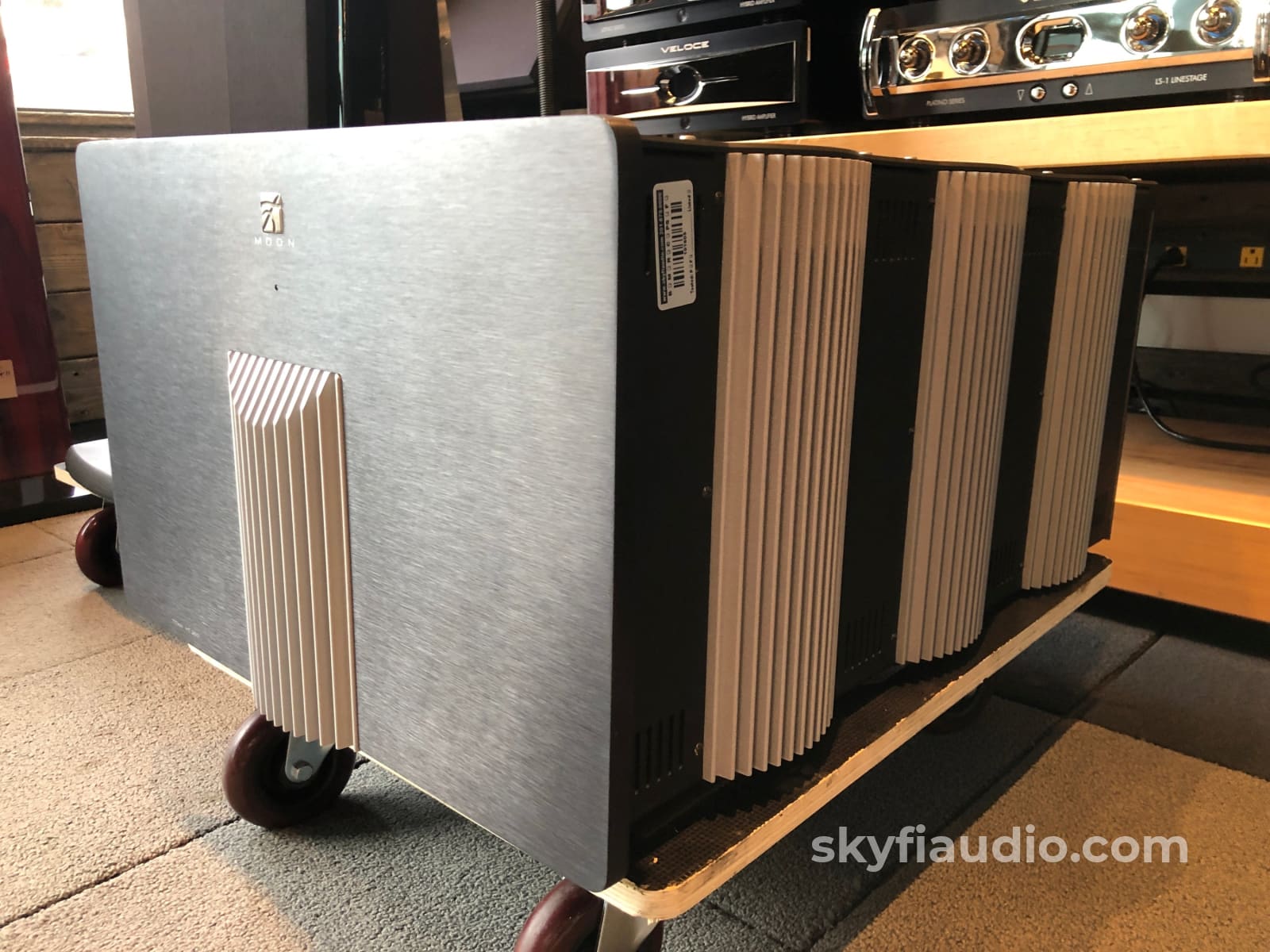 Simaudio Moon Titan Ht-200 Home Theater Amplifier Featuring 7 Monstrous Channels