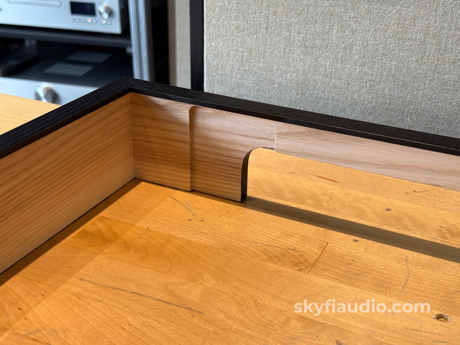 SkyFi Wood Plinth for Technics SL-1200G and Other Models Accessory