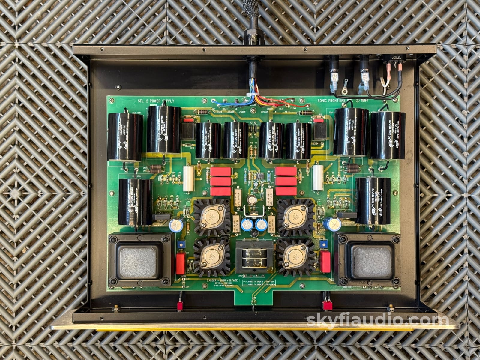 Sonic Frontiers SFL-2 Two Chassis Dual Mono Balanced Preamp - Preamplifier