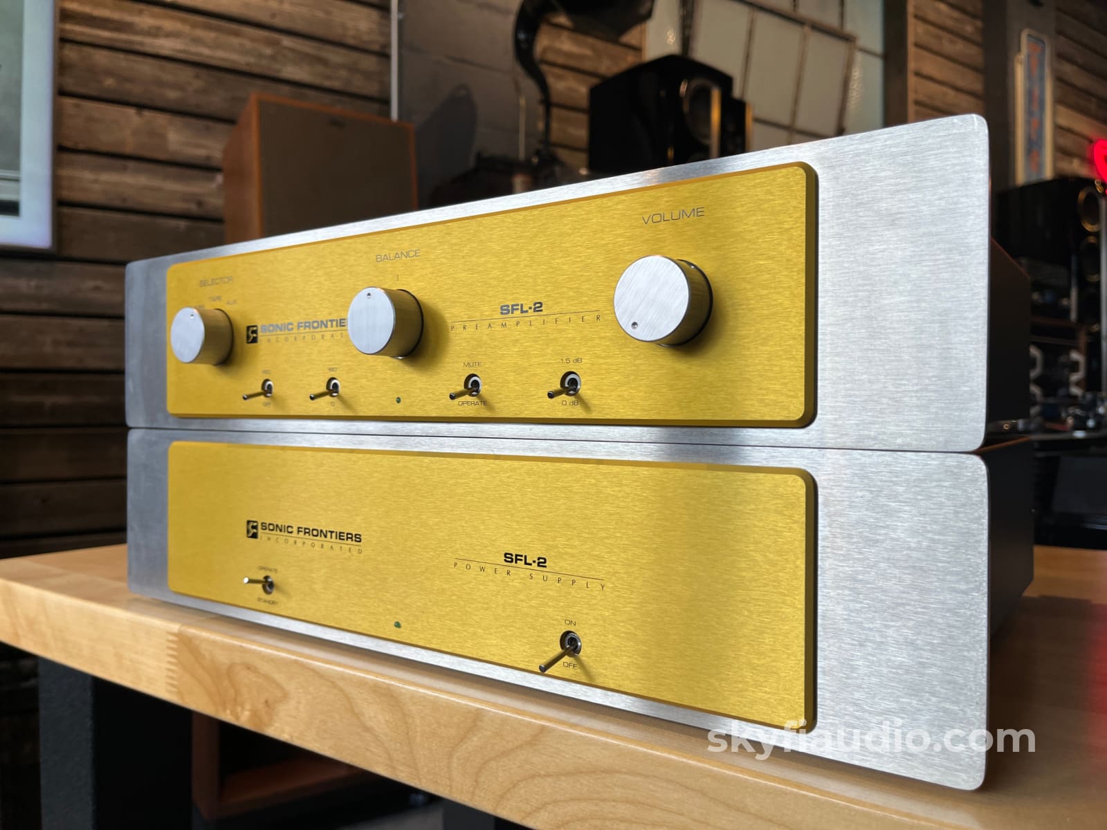 Sonic Frontiers SFL-2 Two Chassis Dual Mono Balanced Preamp - Preamplifier