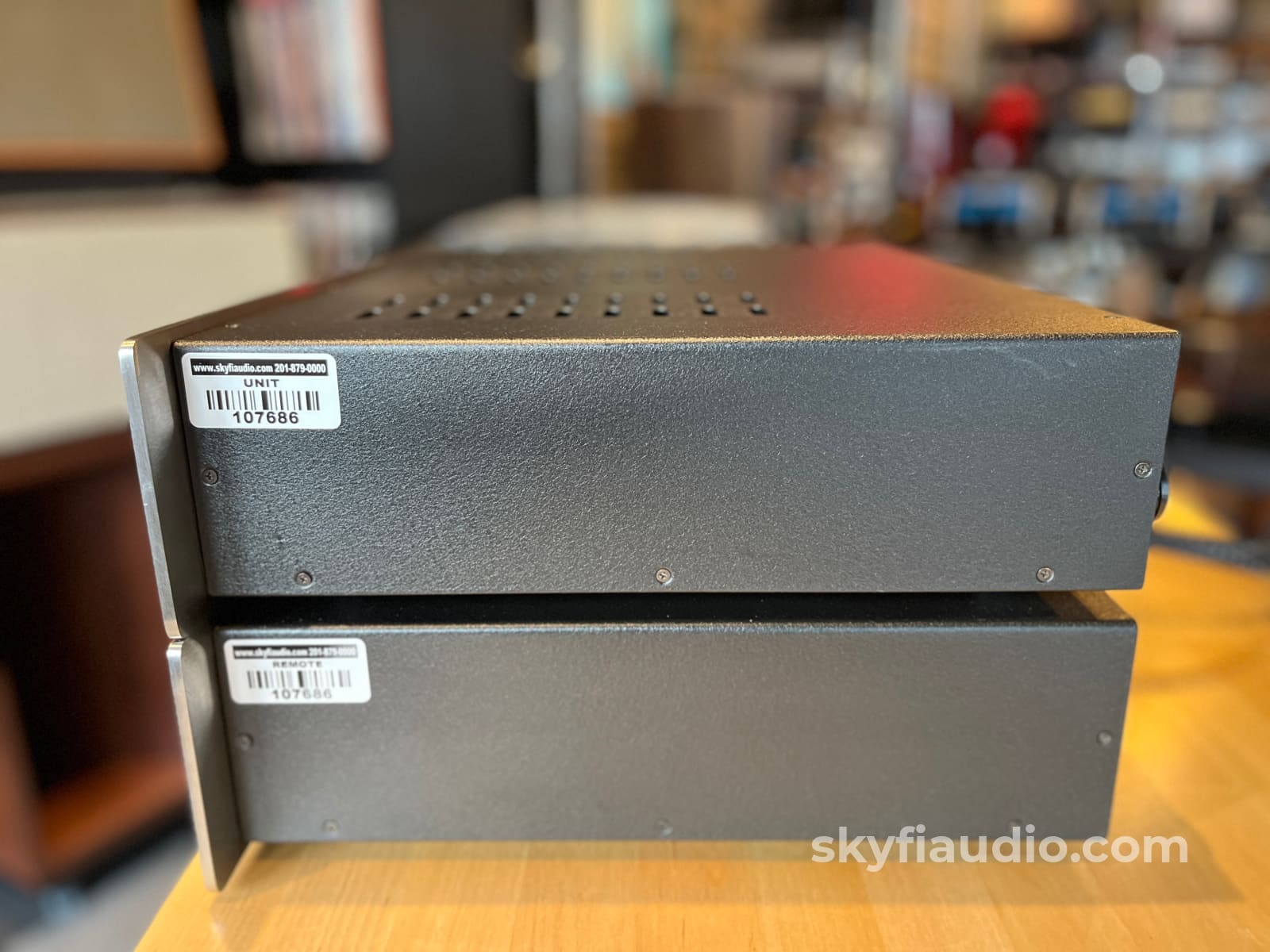 Sonic Frontiers SFL-2 Two Chassis Dual Mono Balanced Preamp - Preamplifier
