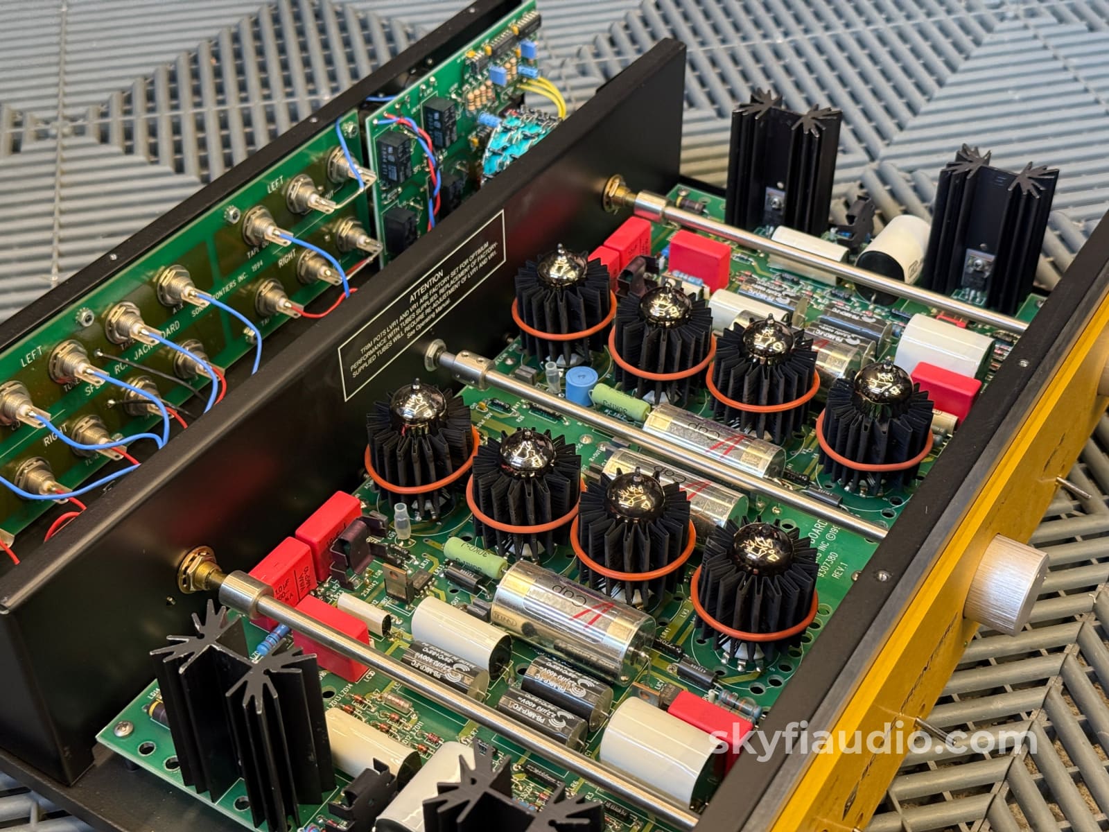 Sonic Frontiers SFL-2 Two Chassis Dual Mono Balanced Preamp - Preamplifier