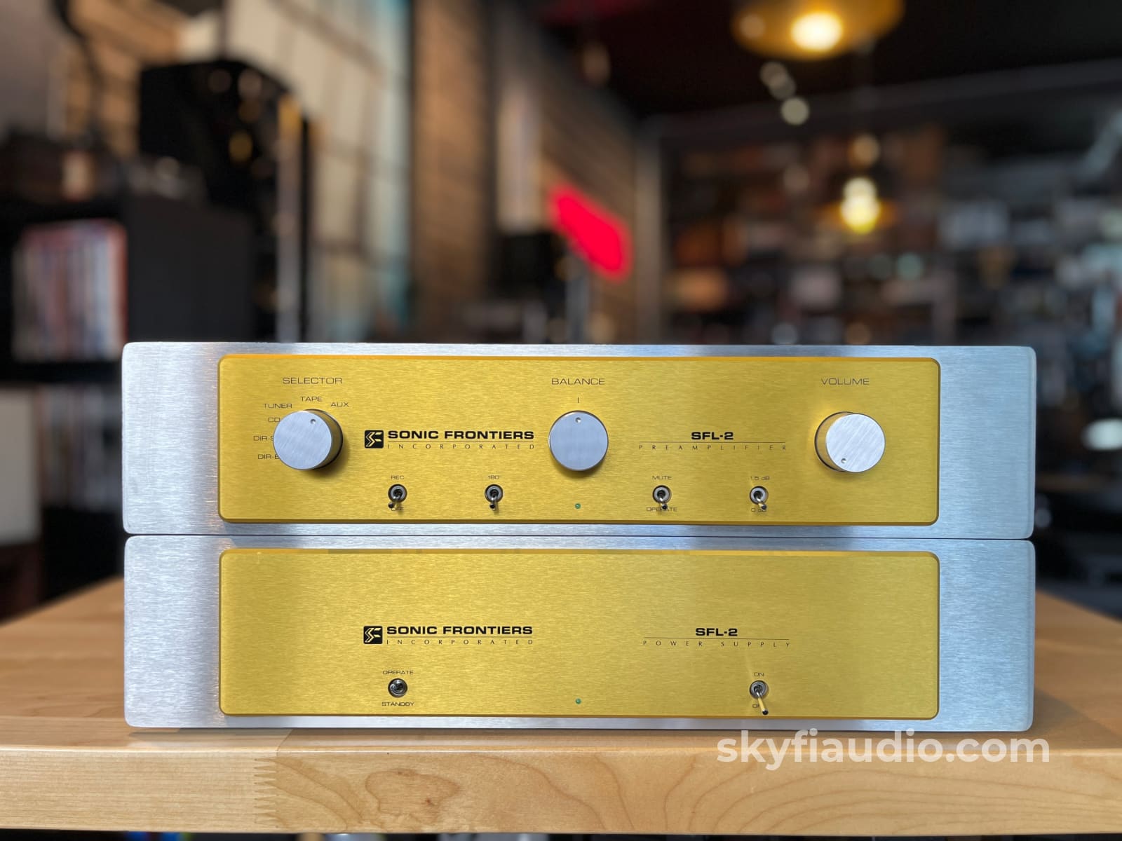 Sonic Frontiers SFL-2 Two Chassis Dual Mono Balanced Preamp - Preamplifier