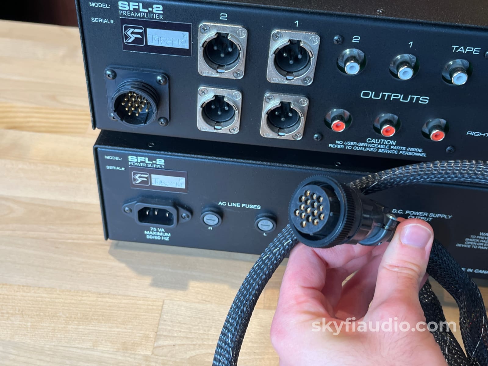 Sonic Frontiers SFL-2 Two Chassis Dual Mono Balanced Preamp - Preamplifier