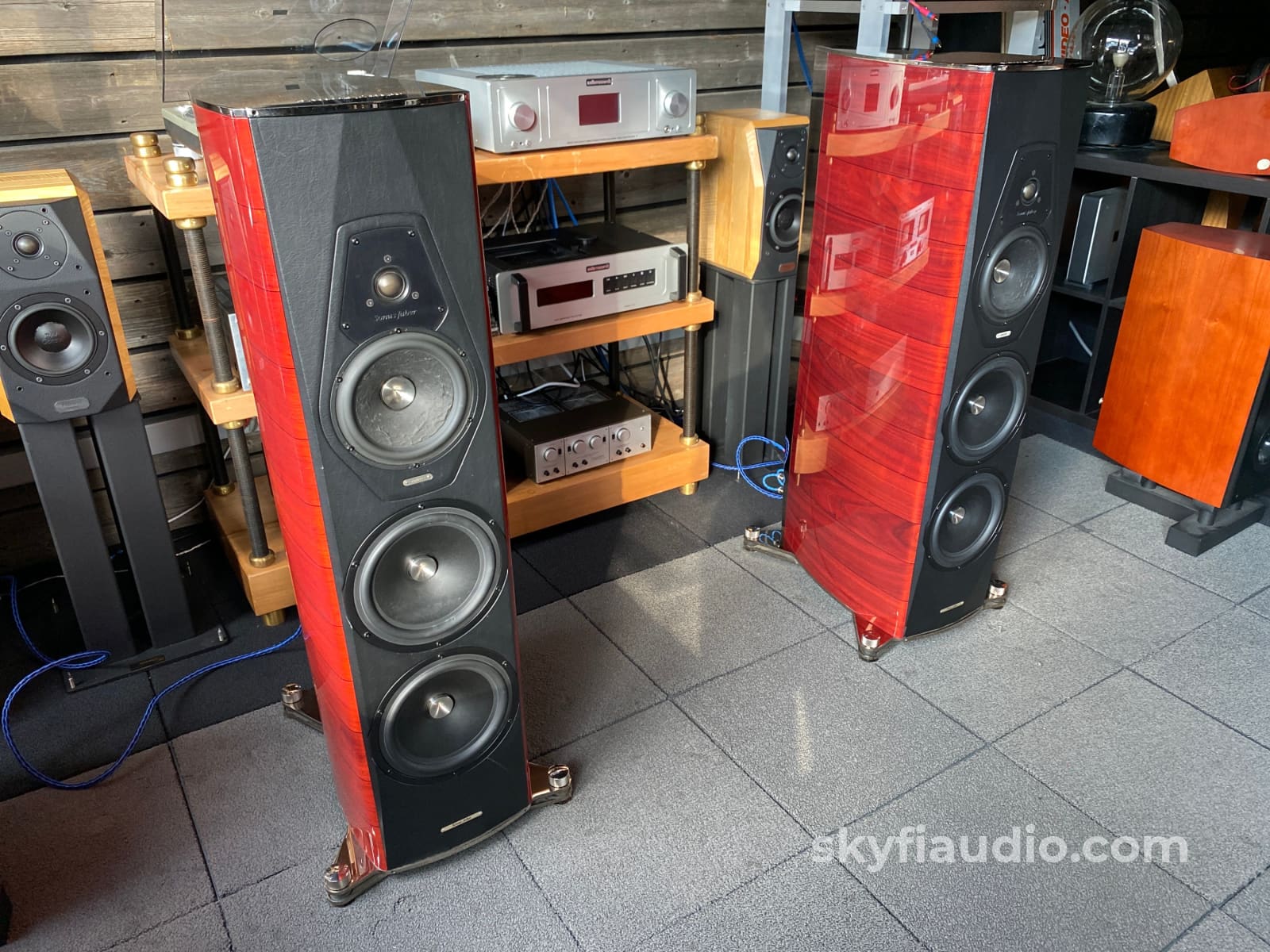 Sonus Faber Amati Futura Speakers - Italian Excellence