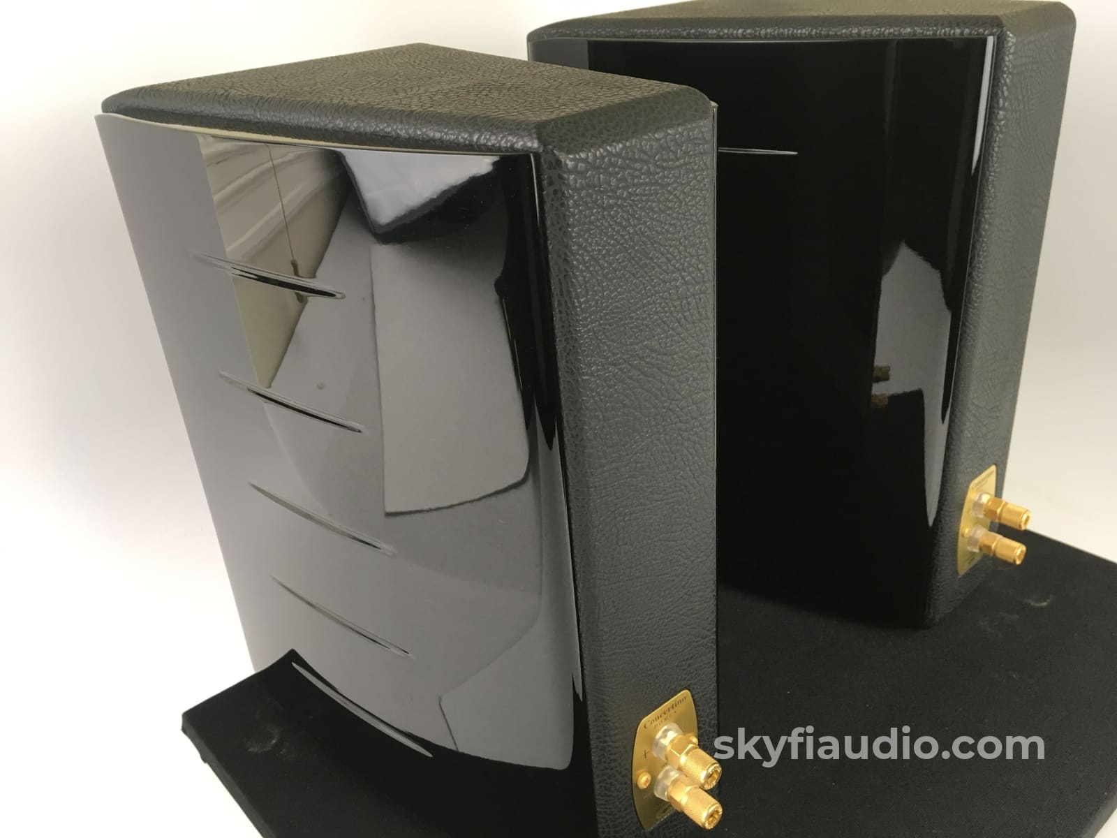 Sonus Faber Concertino Domus Speakers With Matching Stands